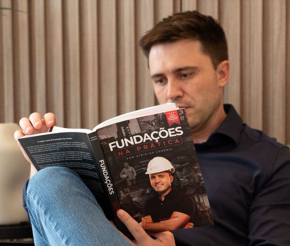 Dr. Vinícius Lorenzi lendo o livro Fundações na Prática